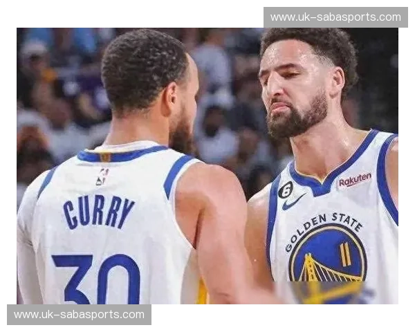 巅峰对决，荣耀之战：上海队与火箭队的篮球史诗